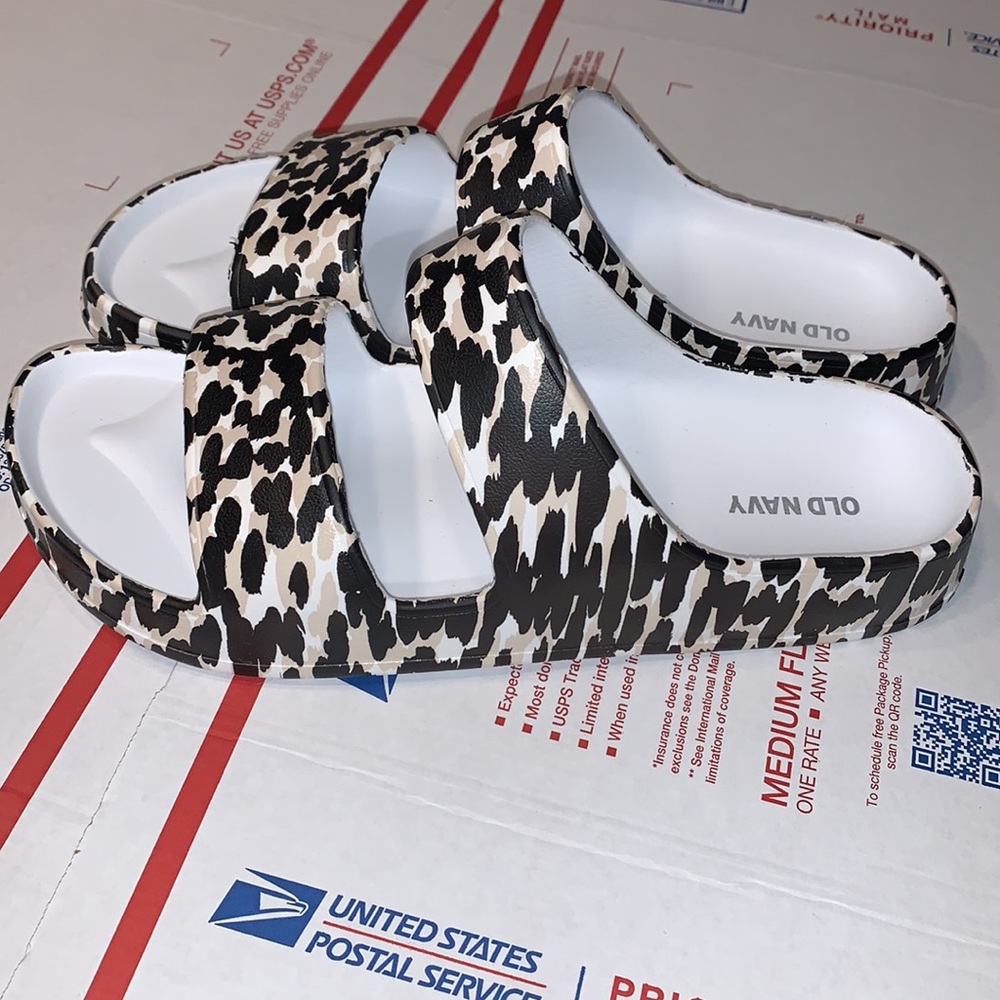 Old Navy Slides - Picture 2 of 7